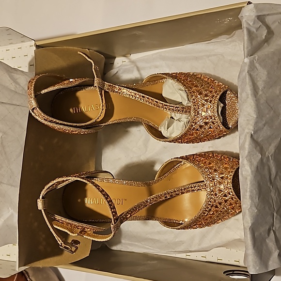 Shoes - Picture 2 of 4